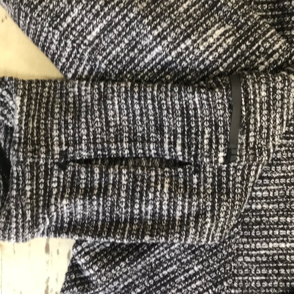 Lululemon run top - Picture 2 of 4